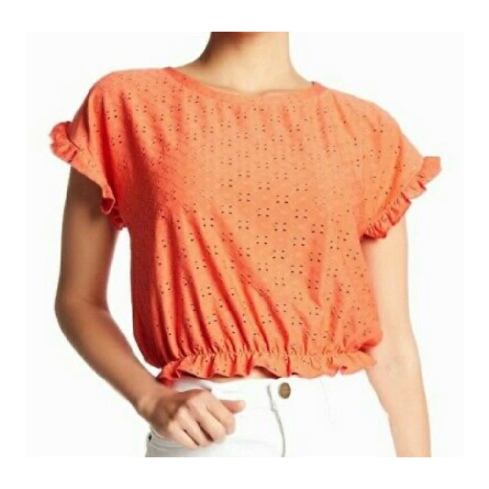Woman’s ruffle sleeves crop top